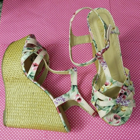 Pink Floral Wedges - Picture 4 of 6